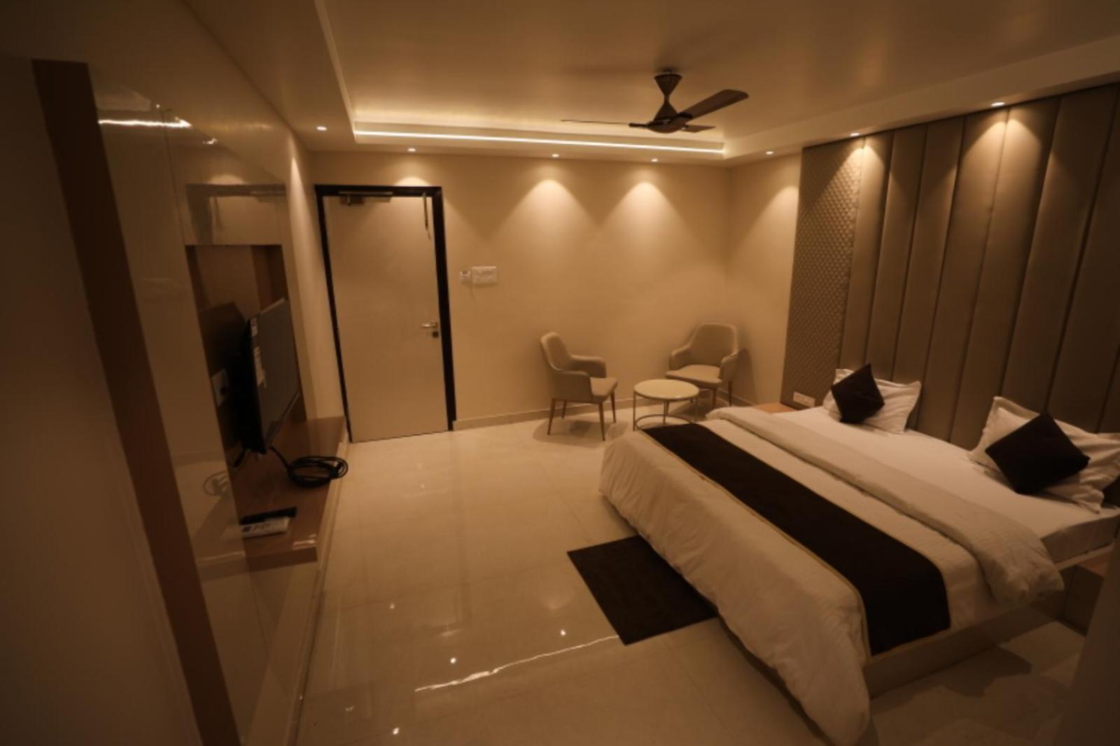Hotel Maya Crystal Juhi Bari Exterior photo
