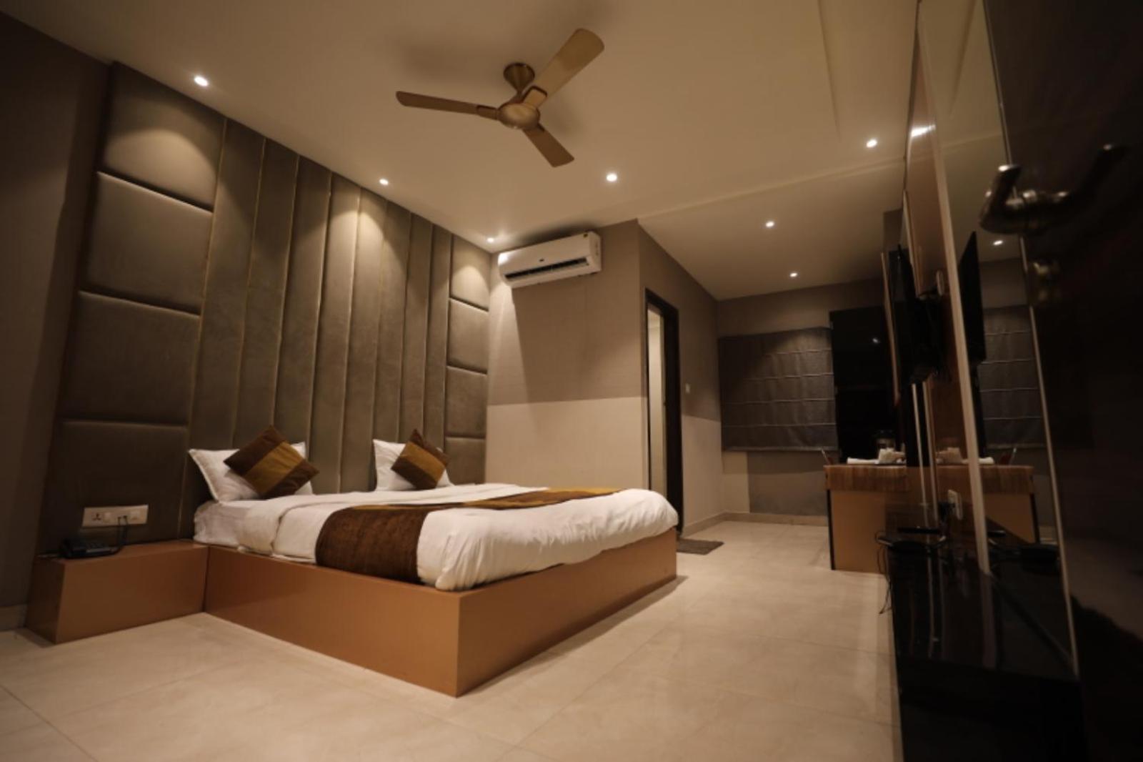 Hotel Maya Crystal Juhi Bari Exterior photo